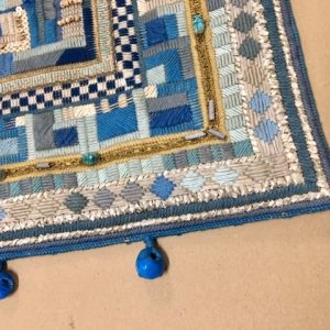 ผ้าปักไหมพรมเลื่อมหิน