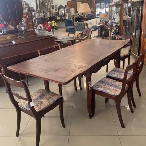 โต๊ะทานข้าวไม้โอ๊คที่นั่งมีแผ่นขยายเก็บในตัว