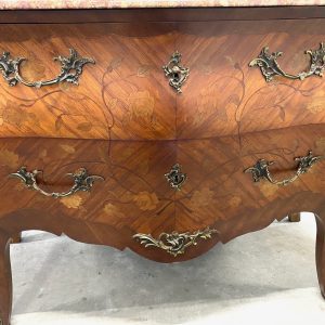 คอมโมดใหญ่อินเลด์ท็อปหินอ่อน