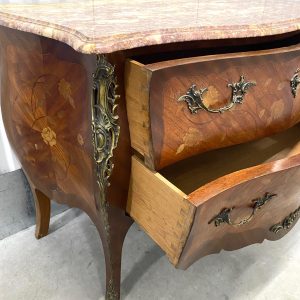 คอมโมดใหญ่อินเลด์ท็อปหินอ่อน