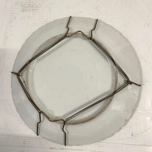 จานโชว์เดี่ยวมีที่แขวนฝรั่งเศส