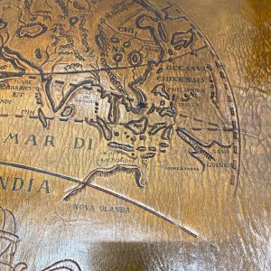 แผ่นหนังแผนที่โลกภาษาลาติน