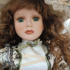 ตุ๊กตาบาร์บี้เซรามิกชุดสีครีมระบายลูกไม้