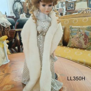 ตุ๊กตาบาร์บี้เซรามิกชุดสีเงิน