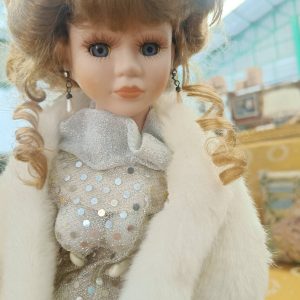 ตุ๊กตาบาร์บี้เซรามิกชุดสีเงิน