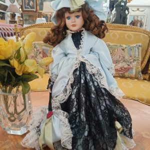 ตุ๊กตาบาร์บี้เซรามิกชุดสีฟ้าอ่อน